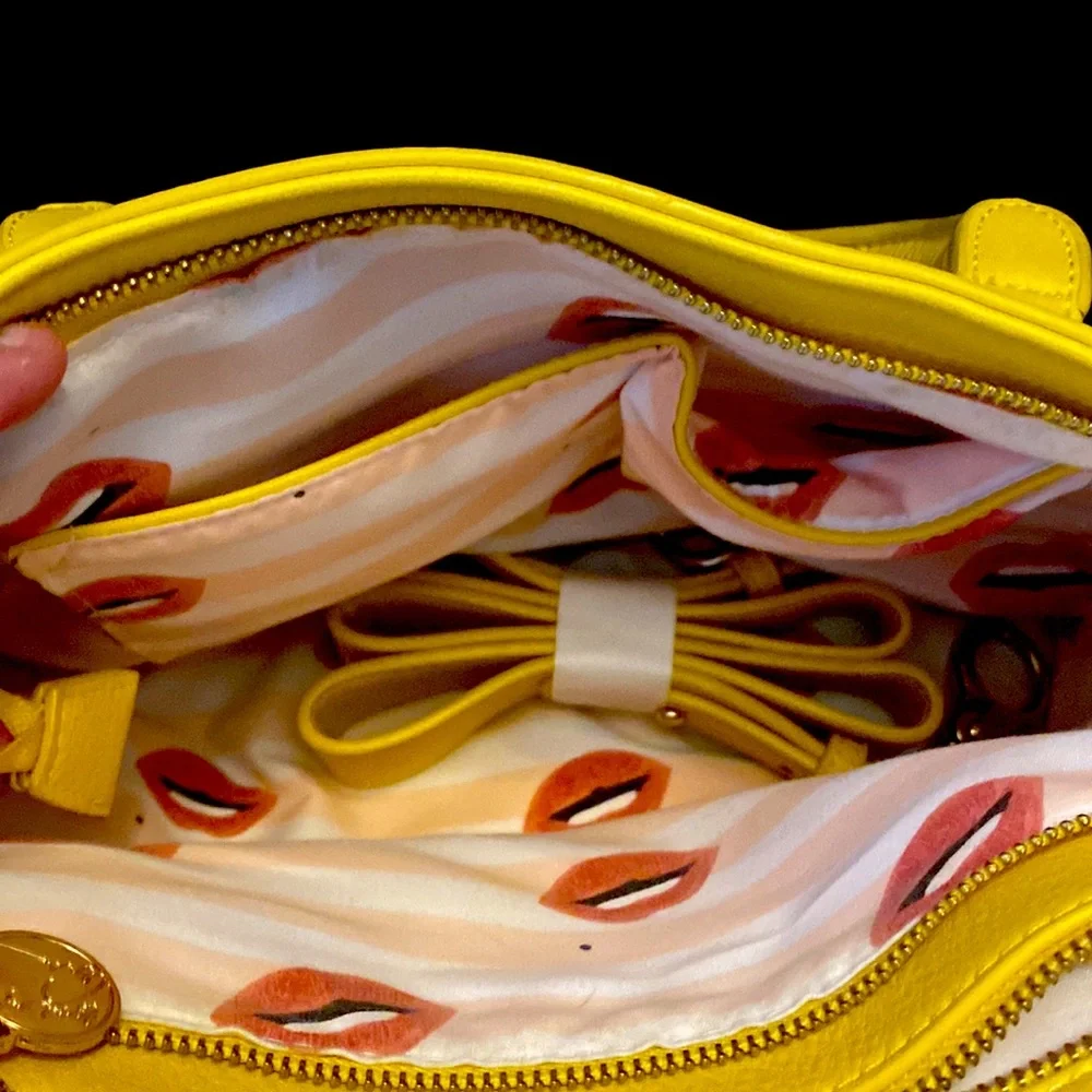 YELLOW EVA MENDES NEW YORK & COMPANY HANDBAG. It has 2 dividers with zippers.